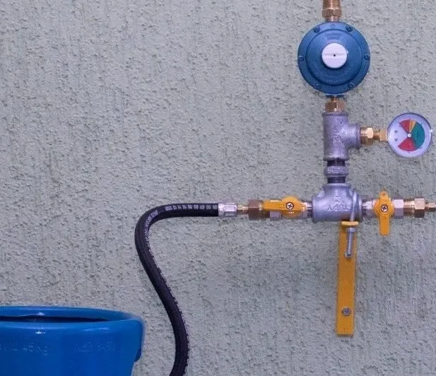 Regulador de gás GLP para botijões P13 com manômetro em Campinas, SP.