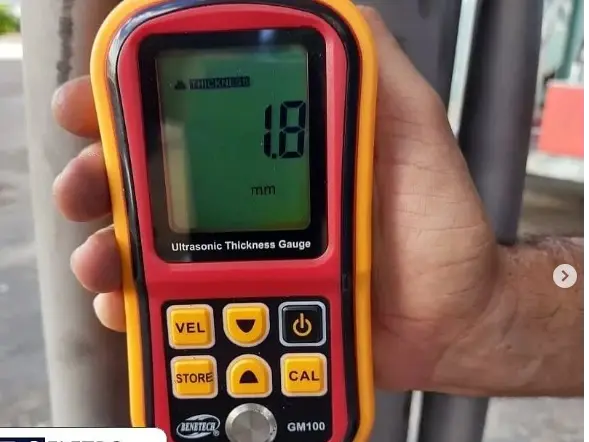 Vaso de pressão industrial com manômetro instalado durante inspeção NR-13 da Eletro Contato